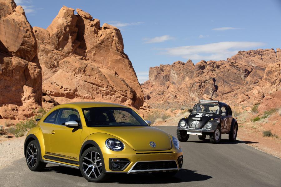  Volkswagen Beetle Dune Convertible 2016 года  (фото 4 из 32)